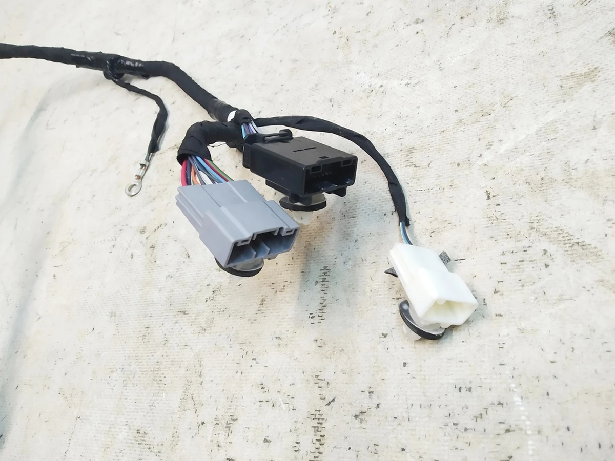 6 ASY,HRN,MDLX,ALL,REAR DOOR,UPPER,RH damaged Tesla model X 1032882-00-F