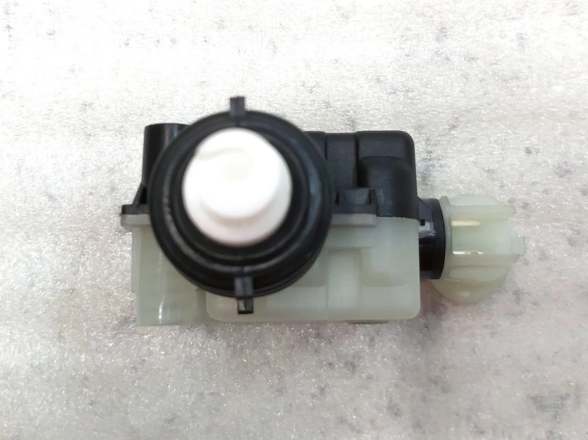 2 Привод (моторчик, сервопривод) замка капота электрический левый правый (9203-63) Tesla Model S, Model S REST, Model X, Model 3 1033010-00-C