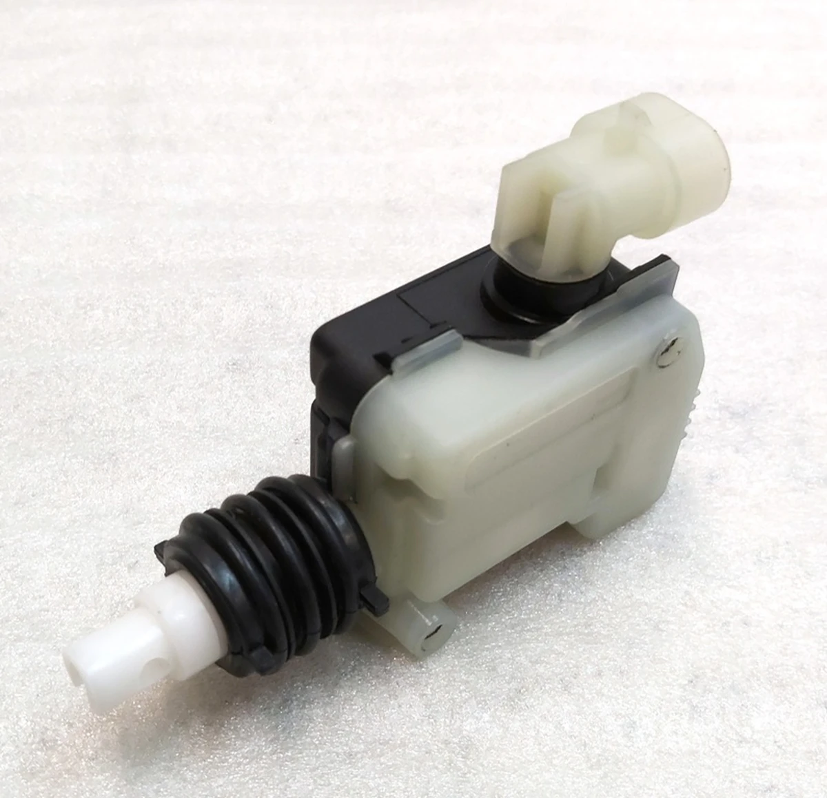 2 Привод (моторчик, сервопривод) замка капота электрический левый правый (9203-63) Tesla Model S, Model S REST, Model X, Model 3 1033010-00-C