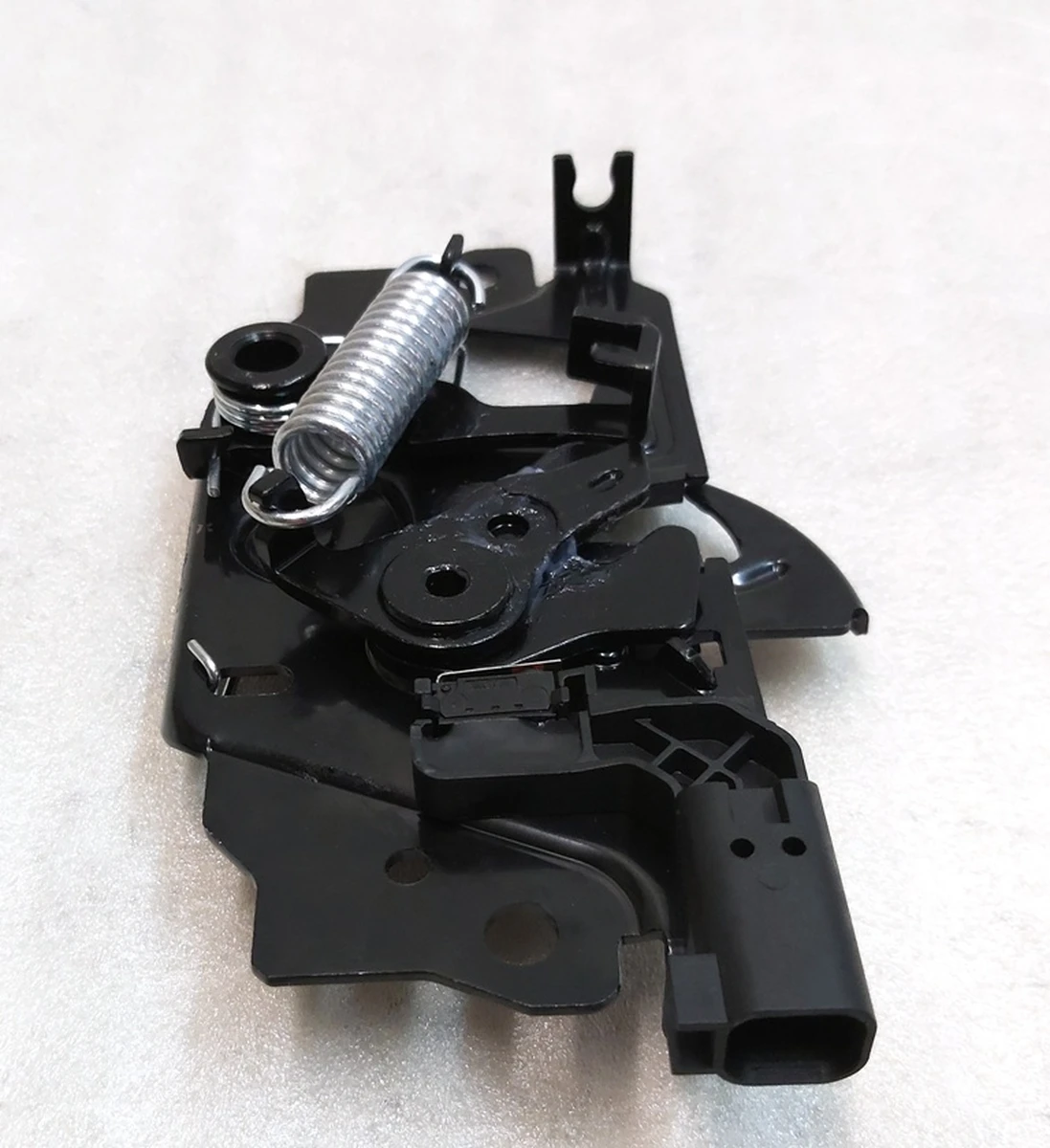 1 Замок капота Tesla model REST, model X, model 3 1033011-00-G