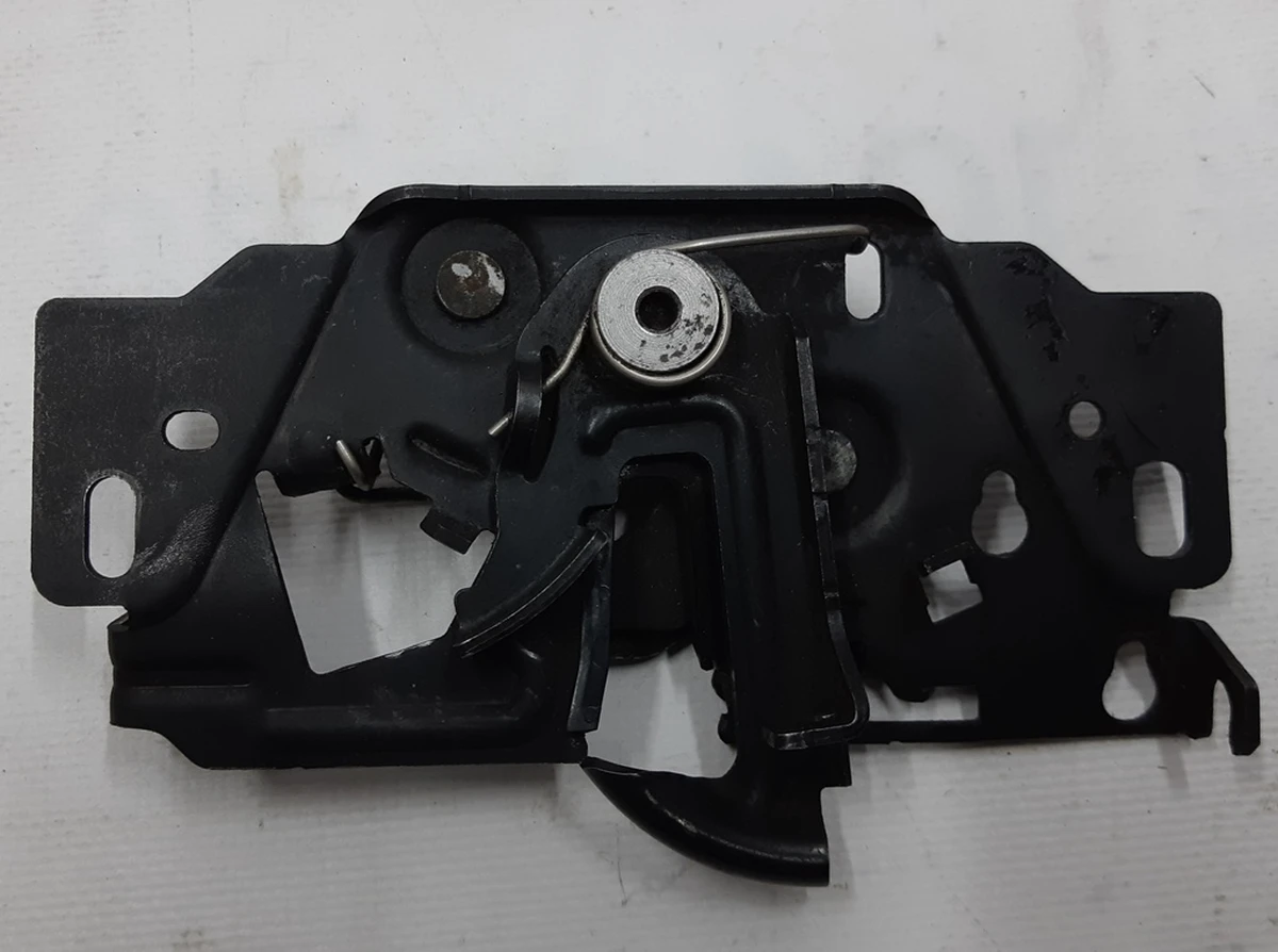 3 Замок капота без датчика з пошкодженням Tesla model S, model REST, model X, model 3 1033011-00-G