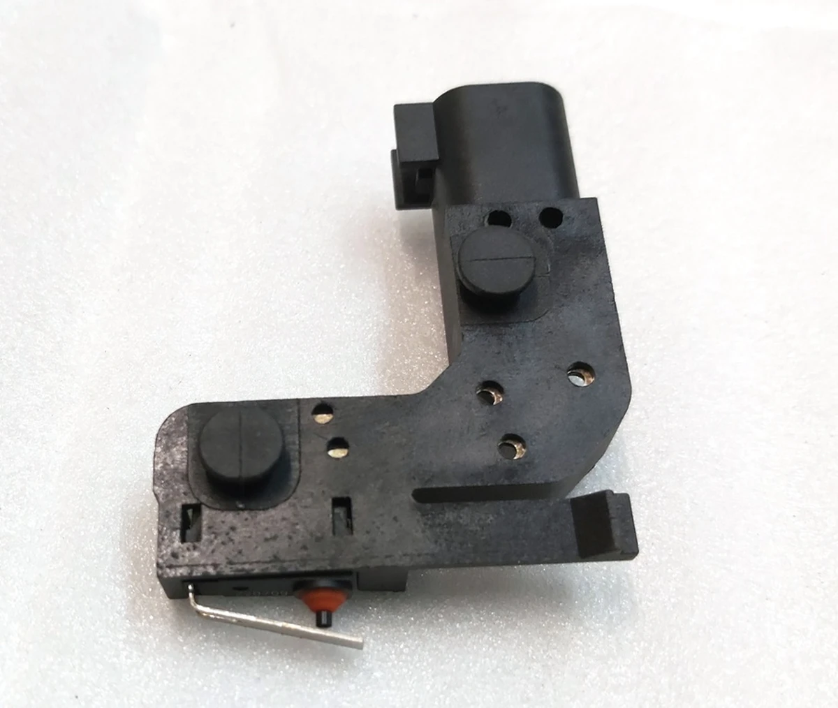 3 Датчик замка капота Tesla model S REST, model X, model 3 1033011-00-G