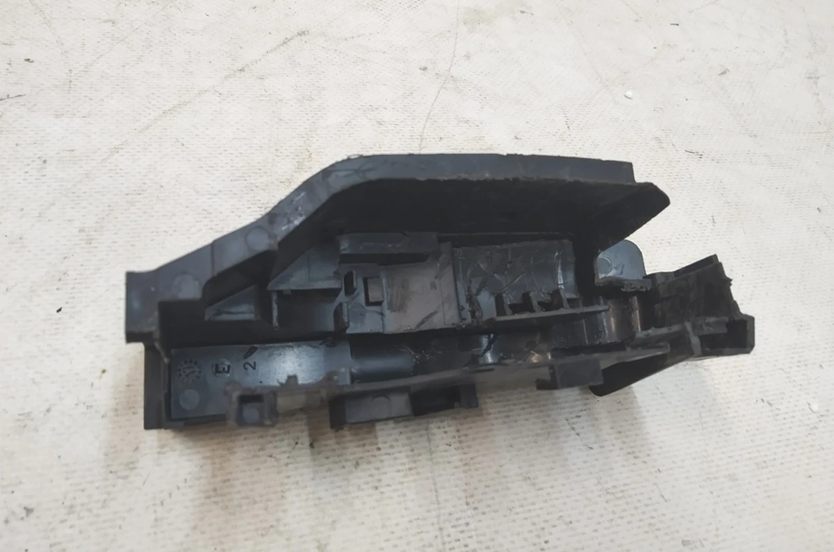 3 Корпус замка дверей задніх правих (пошкодження) Tesla model X 1033838-00-K