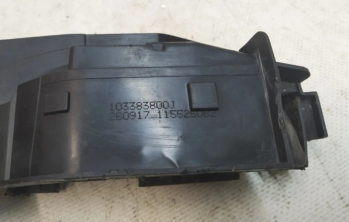 3 Корпус замка дверей задніх правих (пошкодження) Tesla model X 1033838-00-K