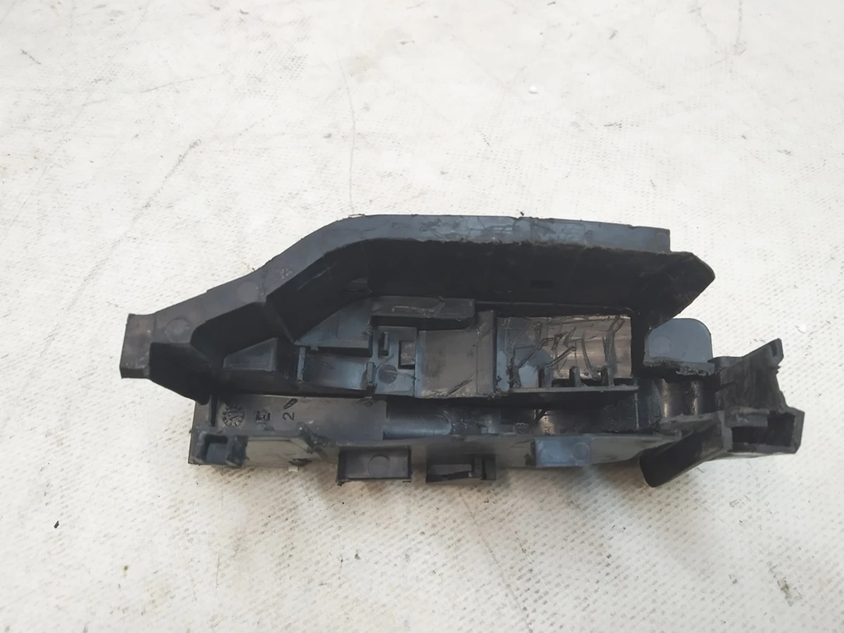 3 Корпус замка дверей задніх правих (пошкодження) Tesla model X 1033838-00-K