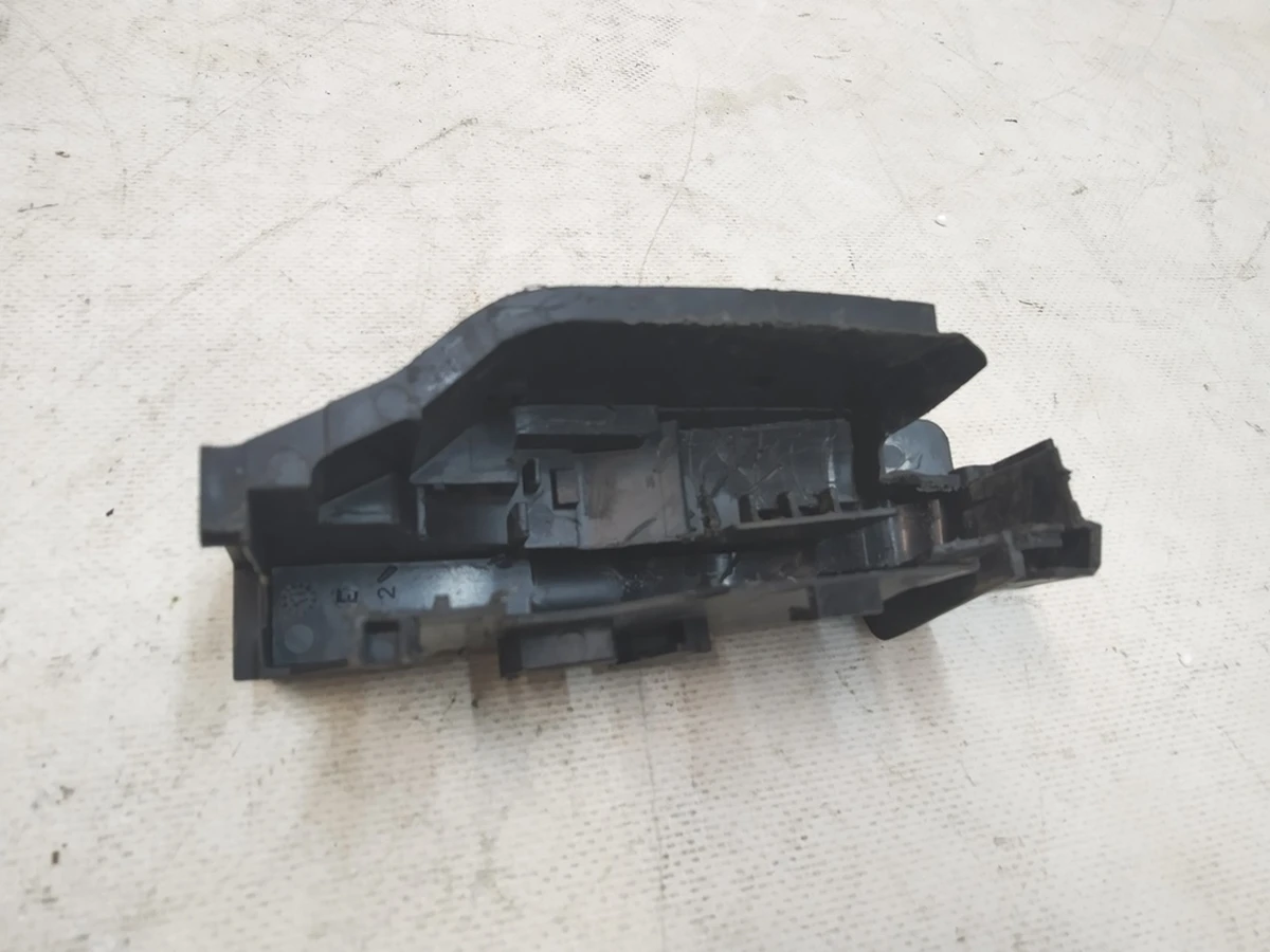 3 Корпус замка дверей задніх правих (пошкодження) Tesla model X 1033838-00-K