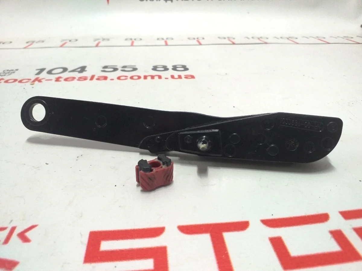 18 Кронштейн-напрямна люка задня ліва Tesla model S REST 1033886-00-E