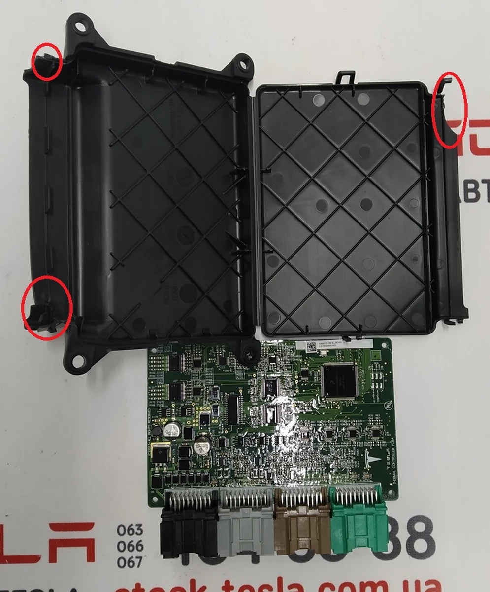 3 Thermal HVAC controller with case damage Tesla model X, S, REST 1034215-99-A