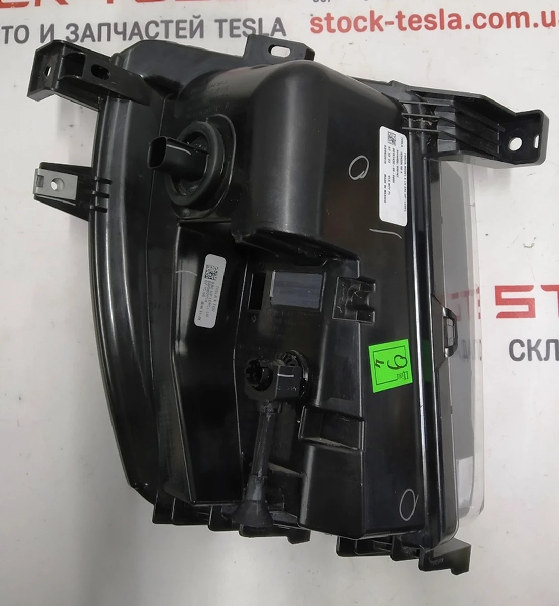 1 Фара противотуманная левая UP-LEVEL Tesla Model X 1034326-00-C