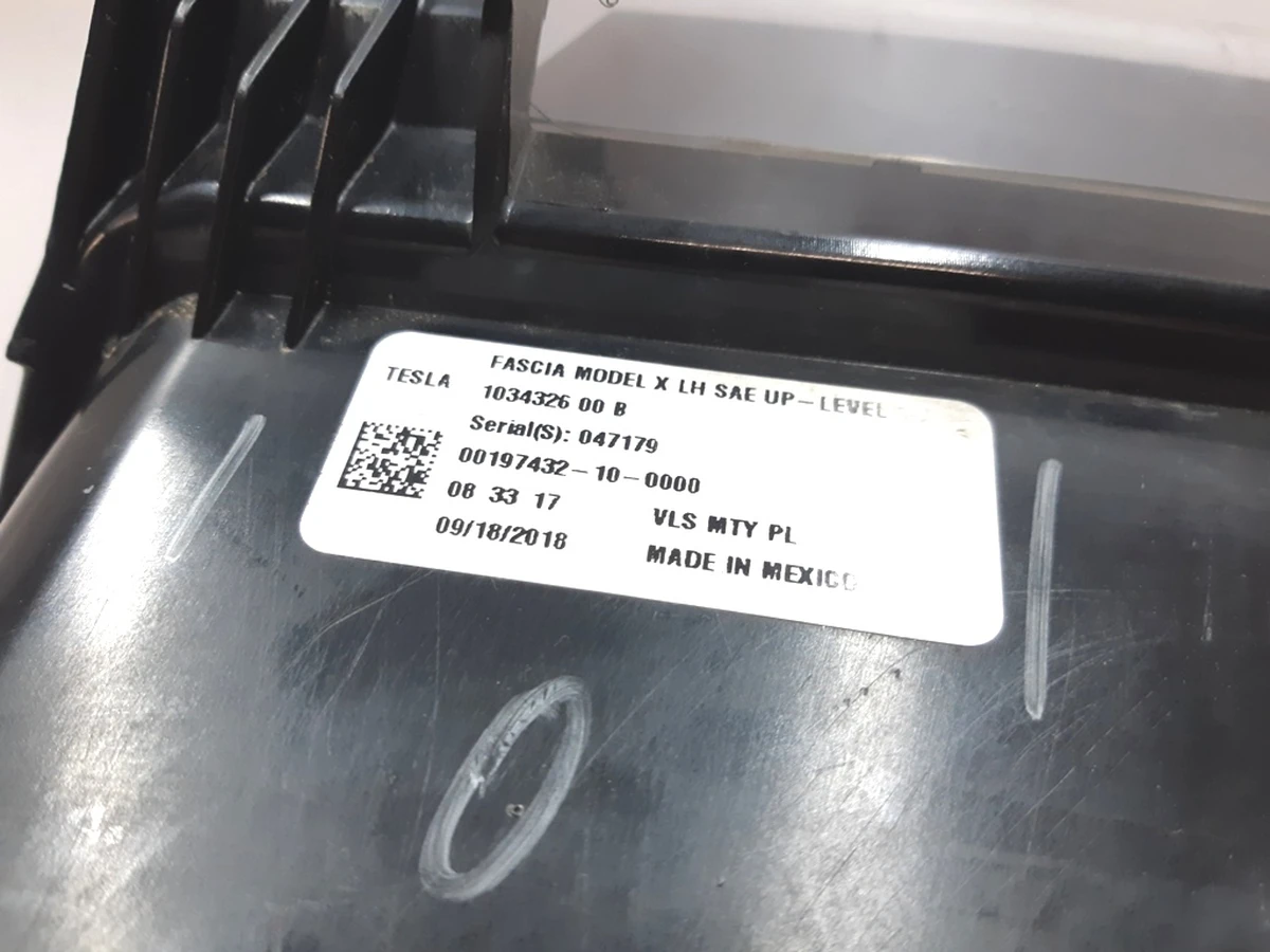 1 Фара протитуманна ліва UP-LEVEL Tesla model X 1034326-00-C