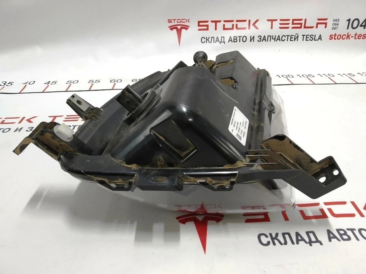 2 Фара противотуманная правая UP-LEVEL Tesla model X 1034327-00-C