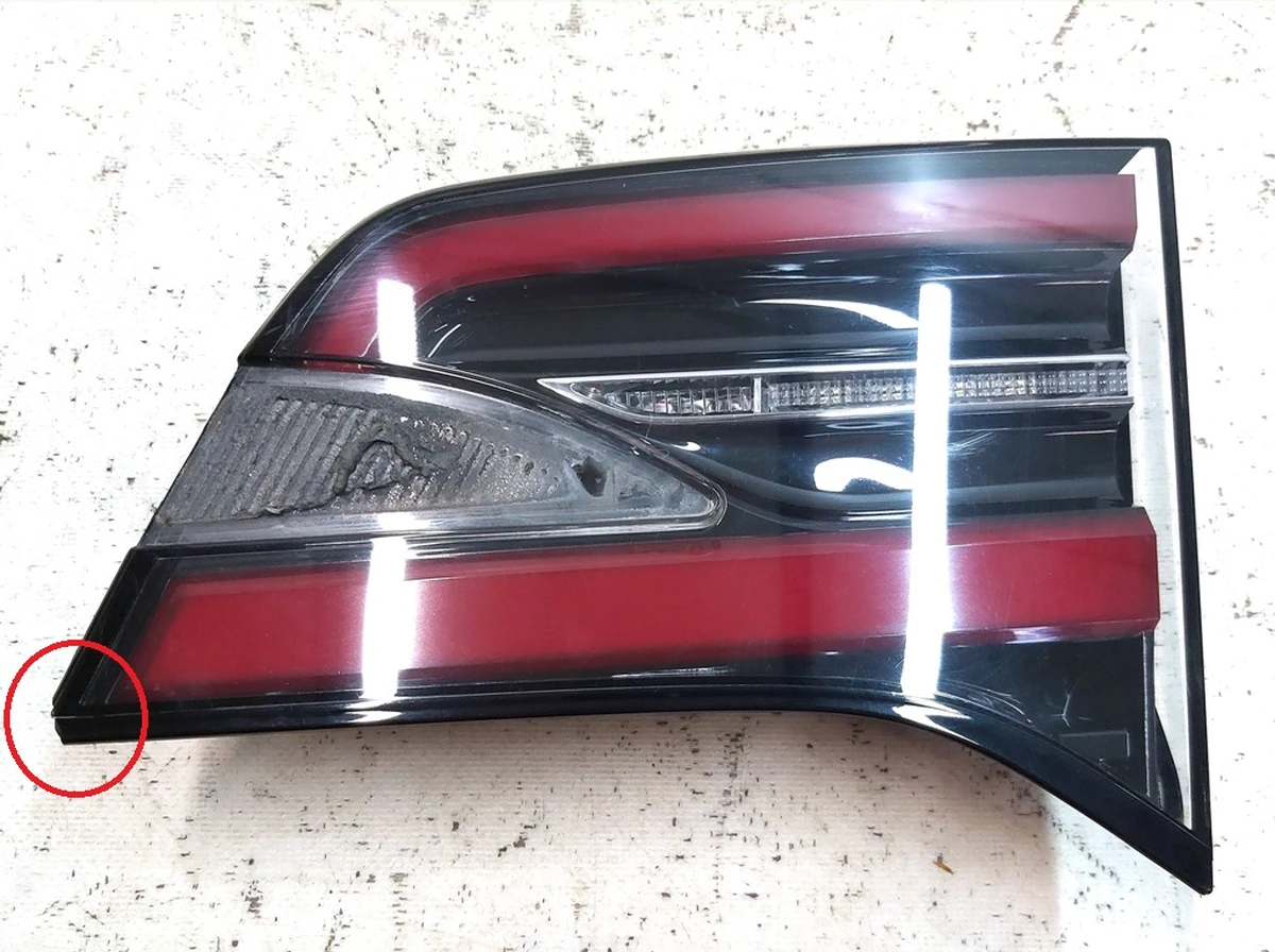 7 Ліхтар правий внутрішній (USA) з пошкодженням Tesla model X 1034337-00-B