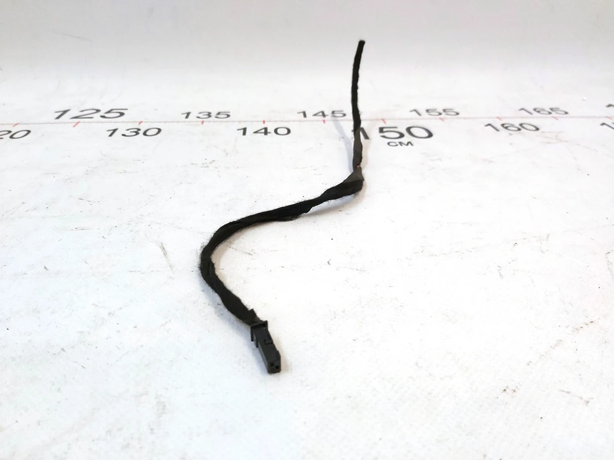 Роз'єм (фішка) ліхтарів підсвічування заднього номерного знака Tesla Model S, Model REST, Model X, Model 3, Model Y 1034341-00-B