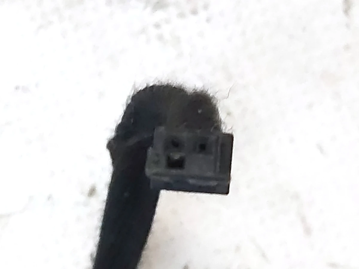 Роз'єм (фішка) ліхтарів підсвічування заднього номерного знака Tesla Model S, Model REST, Model X, Model 3, Model Y 1034341-00-B