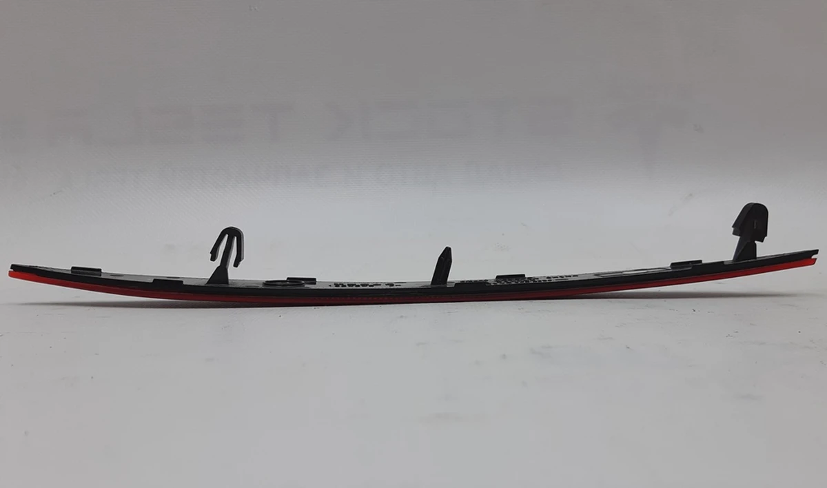 11 Відбивач заднього бампера лівий Tesla model X 1034342-00-C