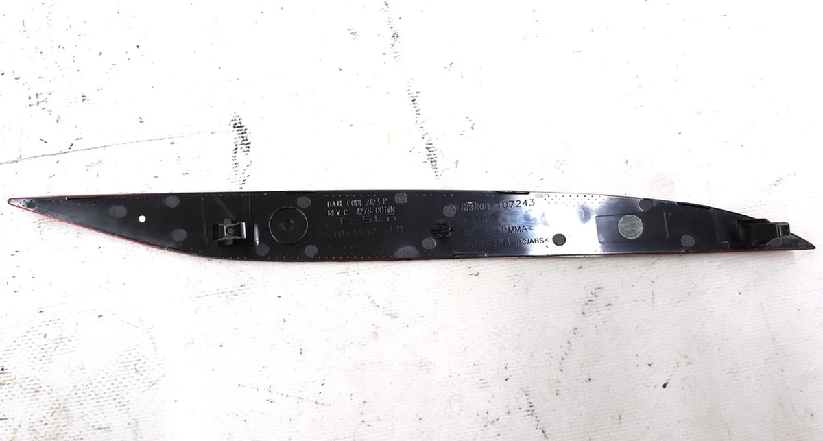 Відбивач заднього бамперу лівий NEW Tesla model X 1034342-00-C