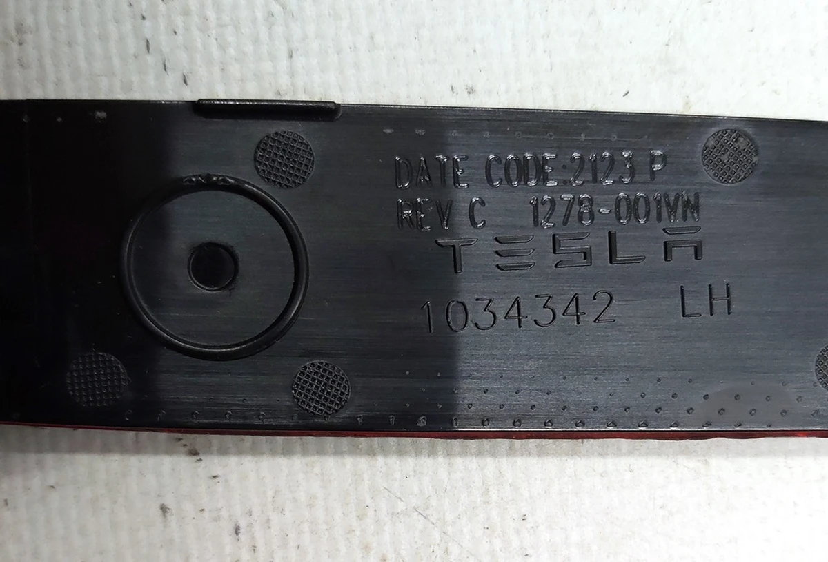 11 Отражатель заднего бампера левый NEW Tesla model X 1034342-00-C
