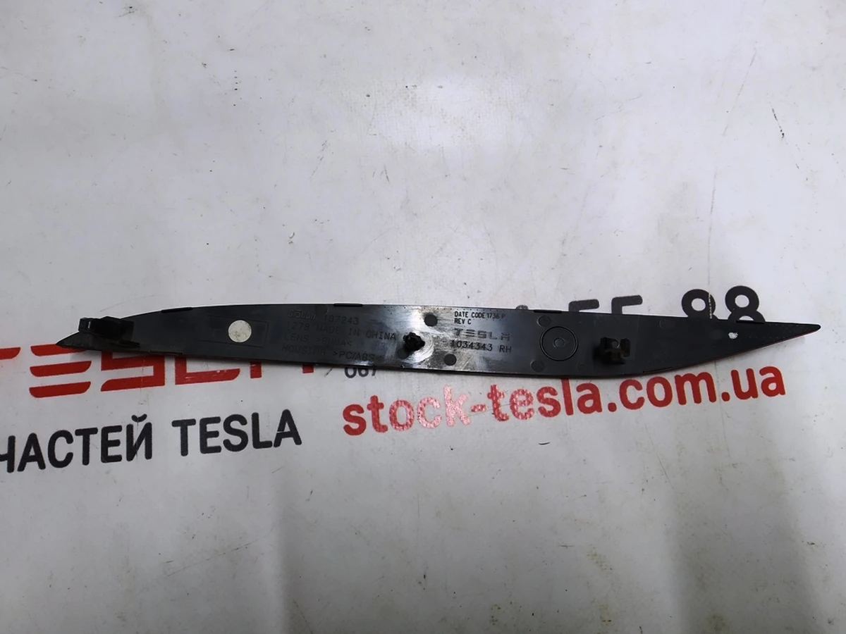 12 Відбивач заднього бампера правий Tesla model X 1034343-00-C