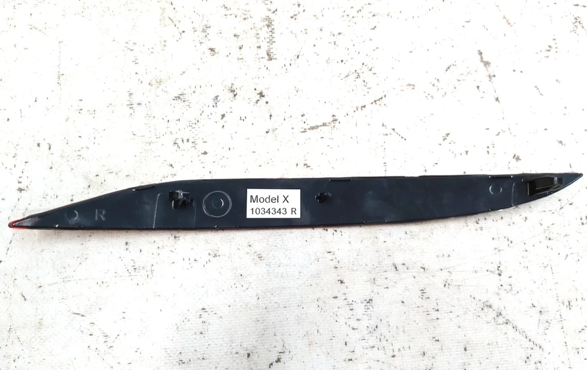 12 LAMP ASY, REAR REFLEX (RH) Tesla model X 1034343-00-C