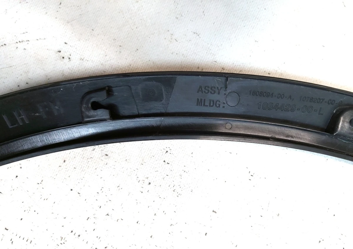 2 Накладка крила переднього лівого пластик в зборі Tesla model X 1035288-00-M