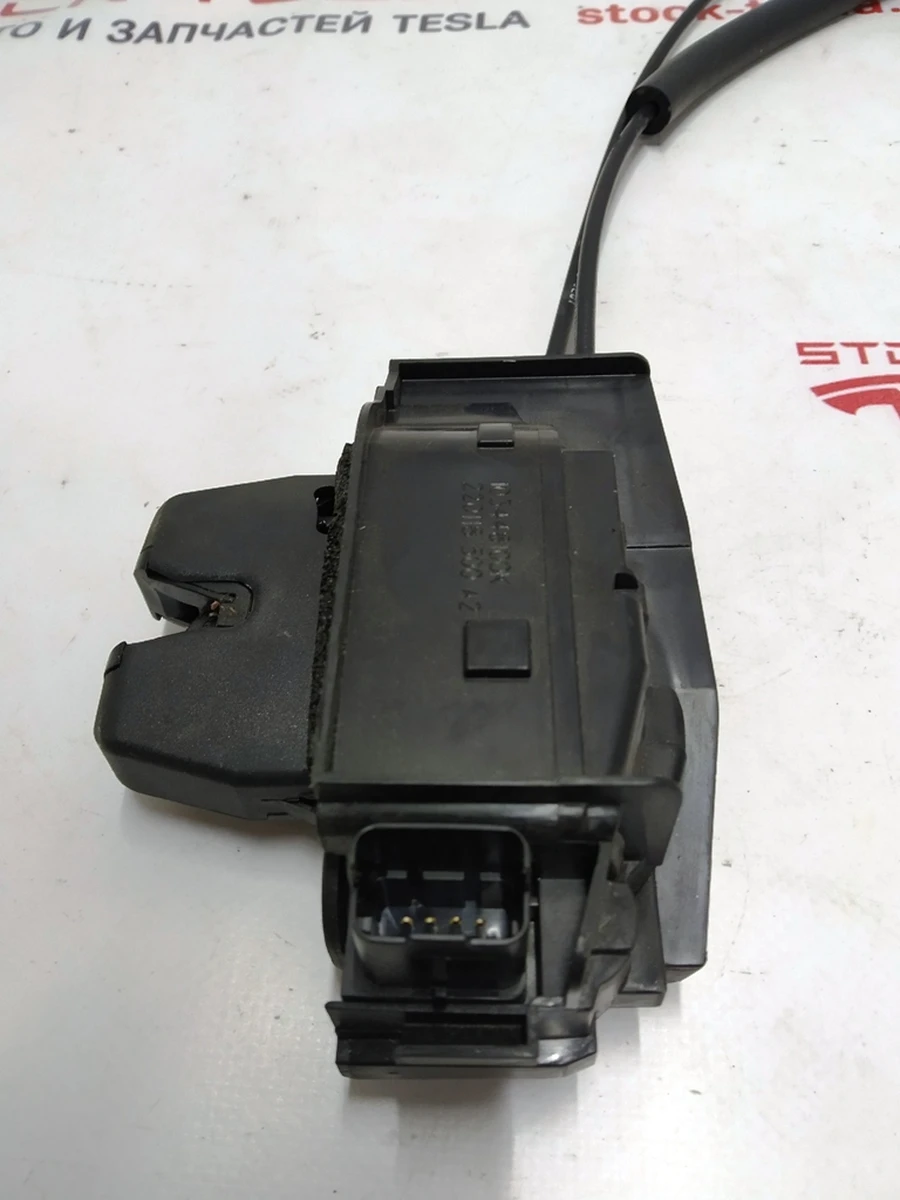 3 Замок двери задней правой Tesla model X 1034481-00-K