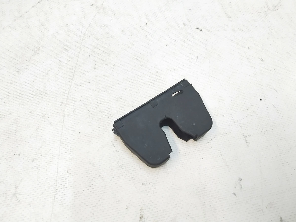 3 Накладка декоративна засувки замка дверей задніх правих Tesla model X 1034481-00-K