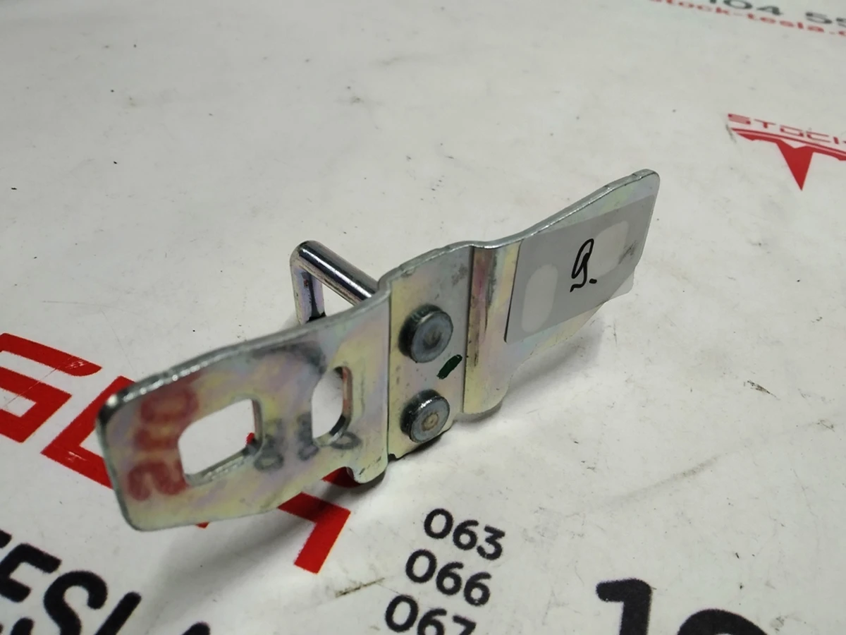 6 LATCH STRIKER, LIFTGATE, MDLX Tesla model X 1034482-00-A