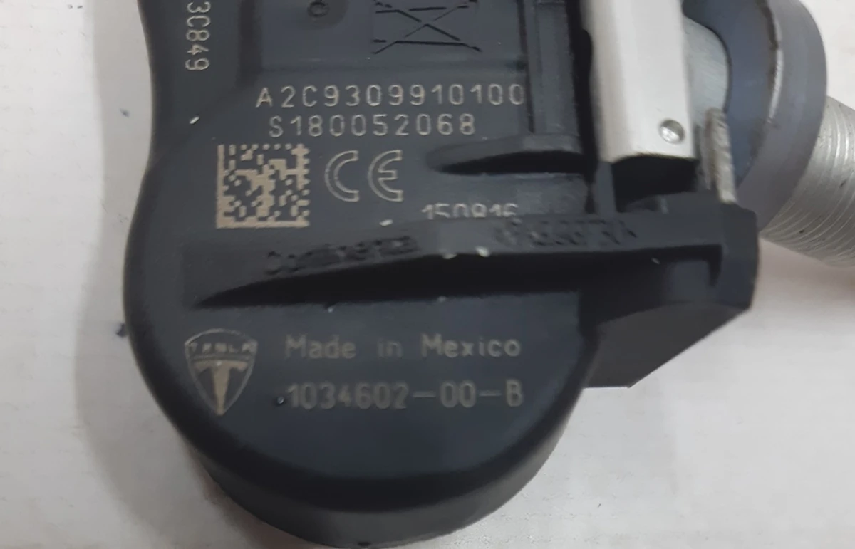 Tire pressure sensor TPMS 433 MHz (SILVER WITH SILVER CAP) Tesla model X 3 S REST 1034602-00-C