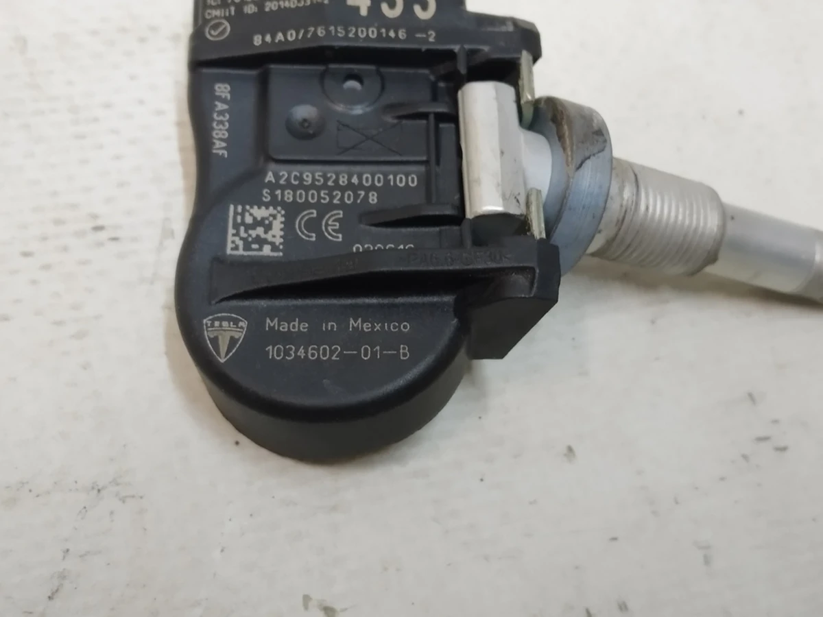 1 Датчик тиску в шинах TPMS 433 MHz (сріблястий клапан) Tesla Model S, Model S REST, Model X, Model 3 1034602-00-C