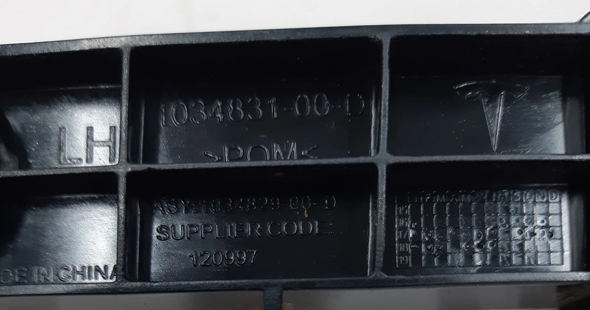 8 Кронштейн заднего бампера левый с повреждением Tesla Model X, Model X Mar 2021 1034829-00-D