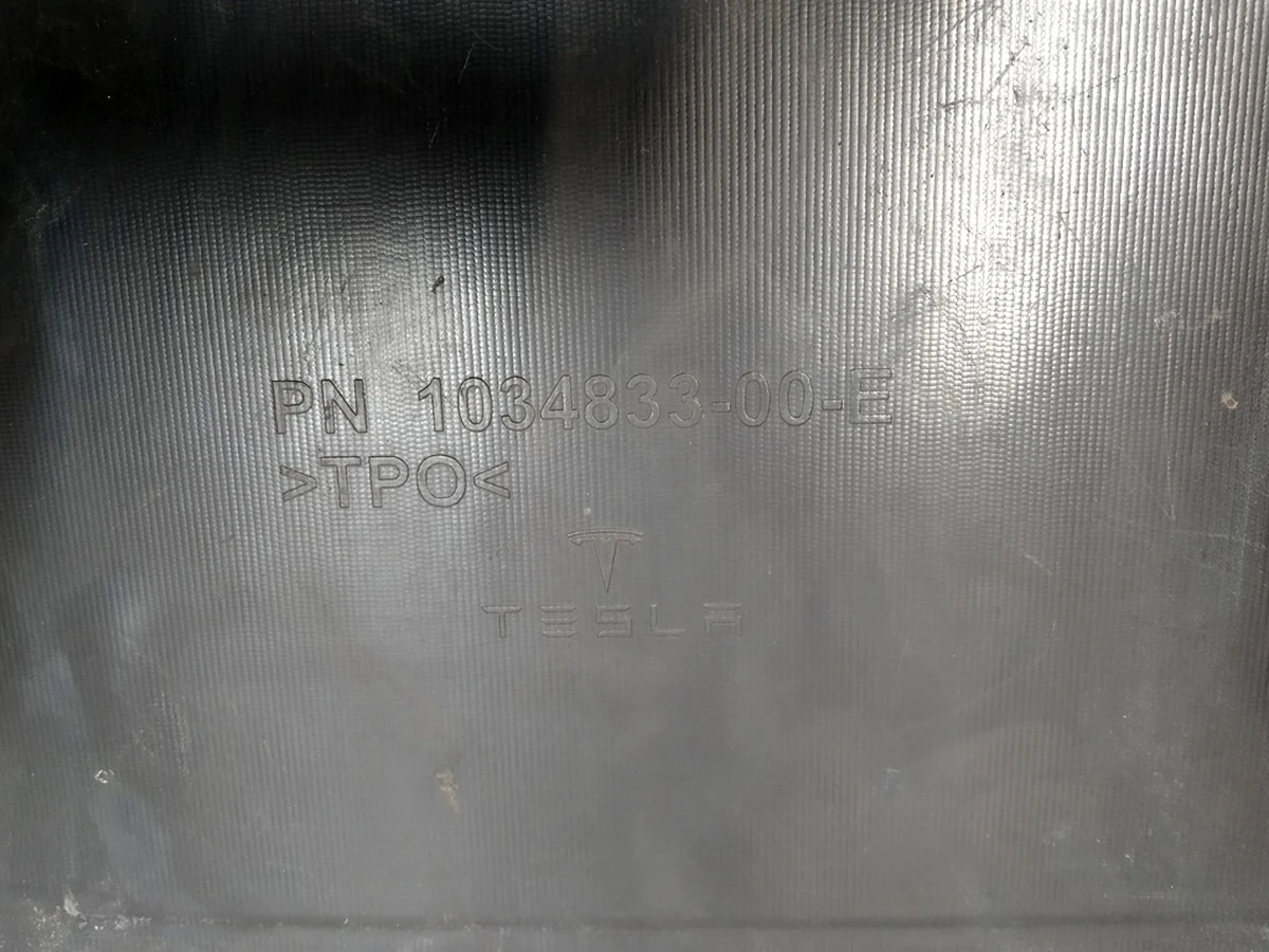 25 Накладка бампера переднего нижняя (губа) Б/У Tesla Model X 1034833-00-E