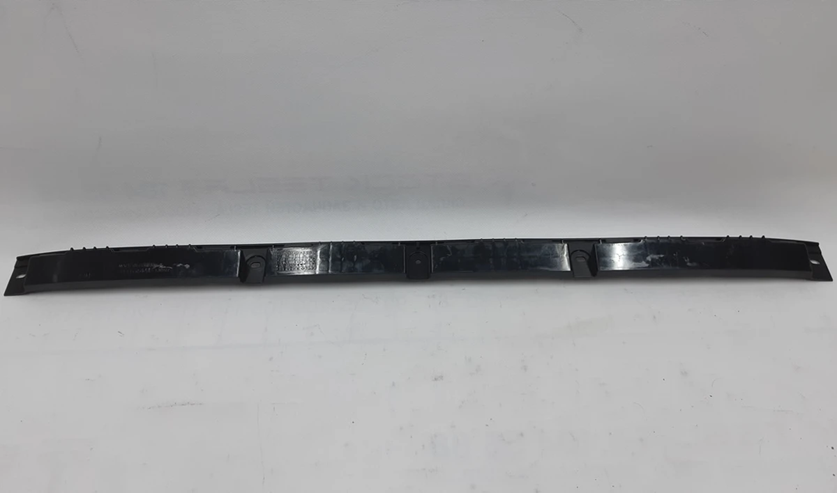 12 BRKT, CTR, NEW Tesla model X 1034844-00-C