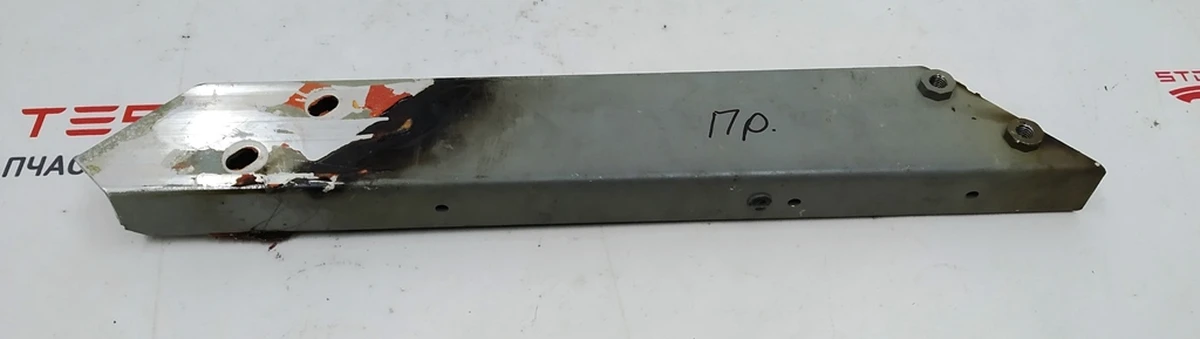 Quarter front right side member reinforcement brace Tesla model X 1069431-S0-C