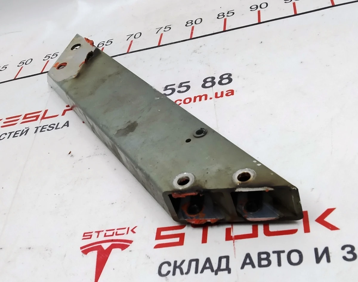 Quarter front right side member reinforcement brace Tesla model X 1069431-S0-C