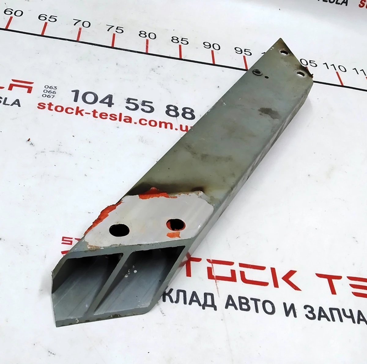 Quarter front right side member reinforcement brace Tesla model X 1069431-S0-C