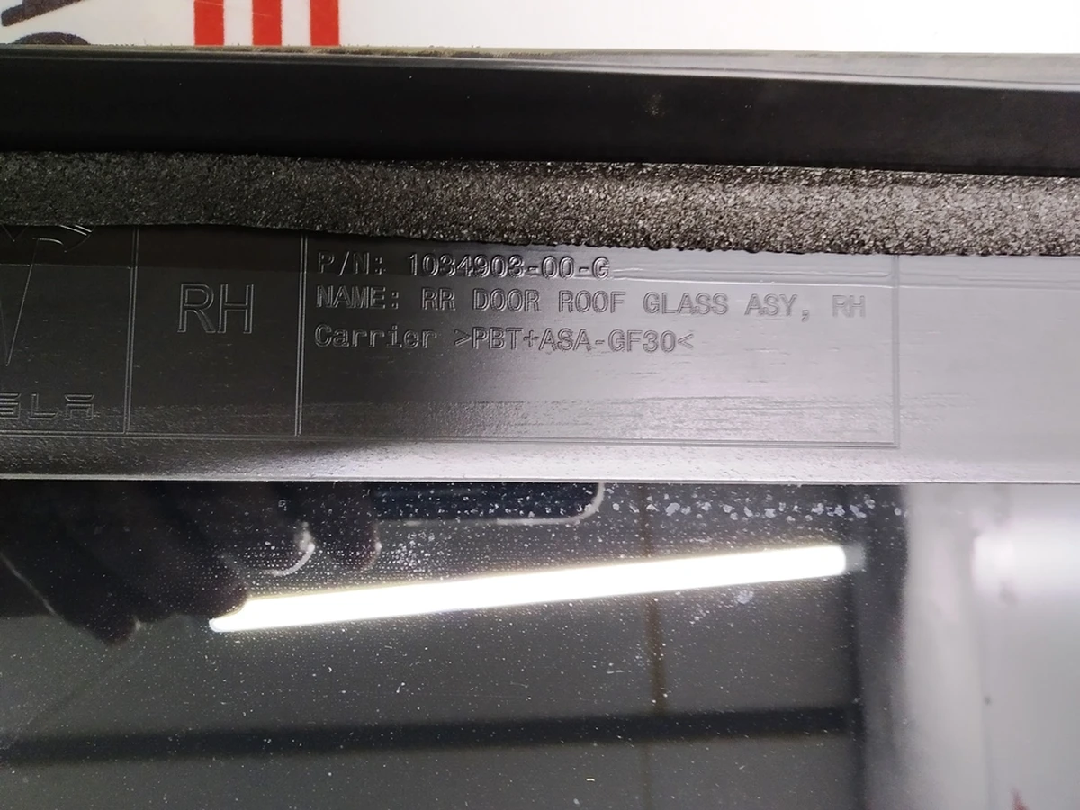 7 Upper glass door rear right assembly Tesla model X 1034903-00-N