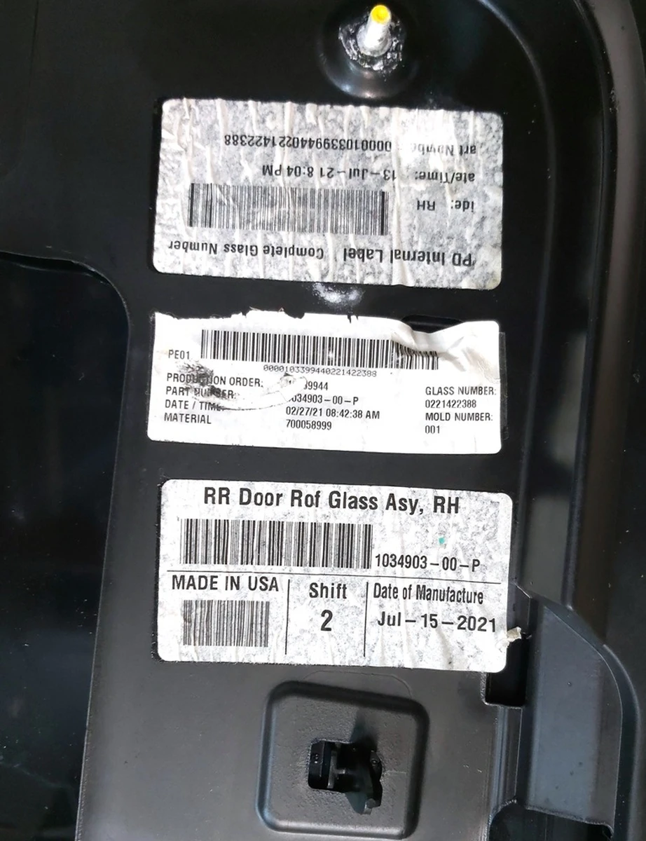 7 Стекло верхнее двери задней правой в сборе Tesla Model X 1034903-00-N