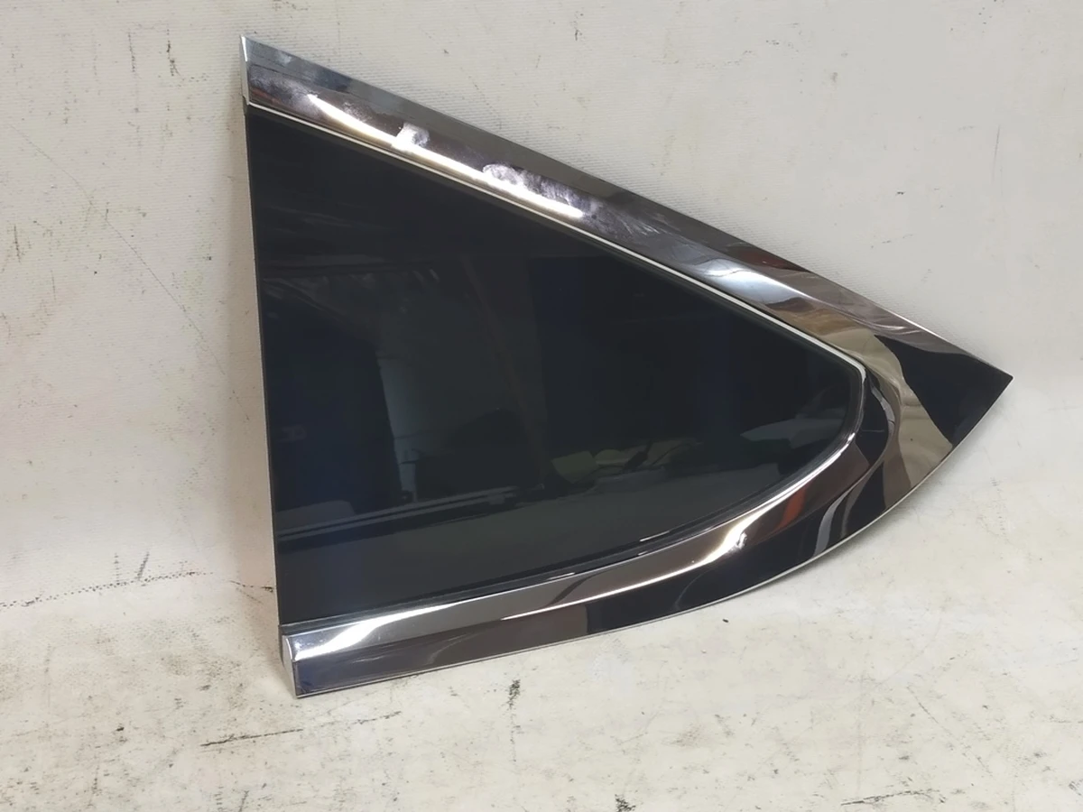 15 Стекло крыла заднего левого (форточка) с молдингом хром в сборе Tesla Model X 1034906-00-I