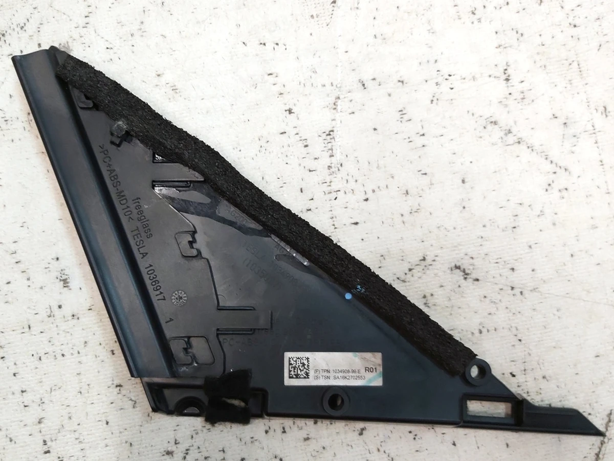 8 FRONT QUARTER APPLIQUE COMPLETE ASSEMBLY - LH with damage Tesla model X 1034908-99-E