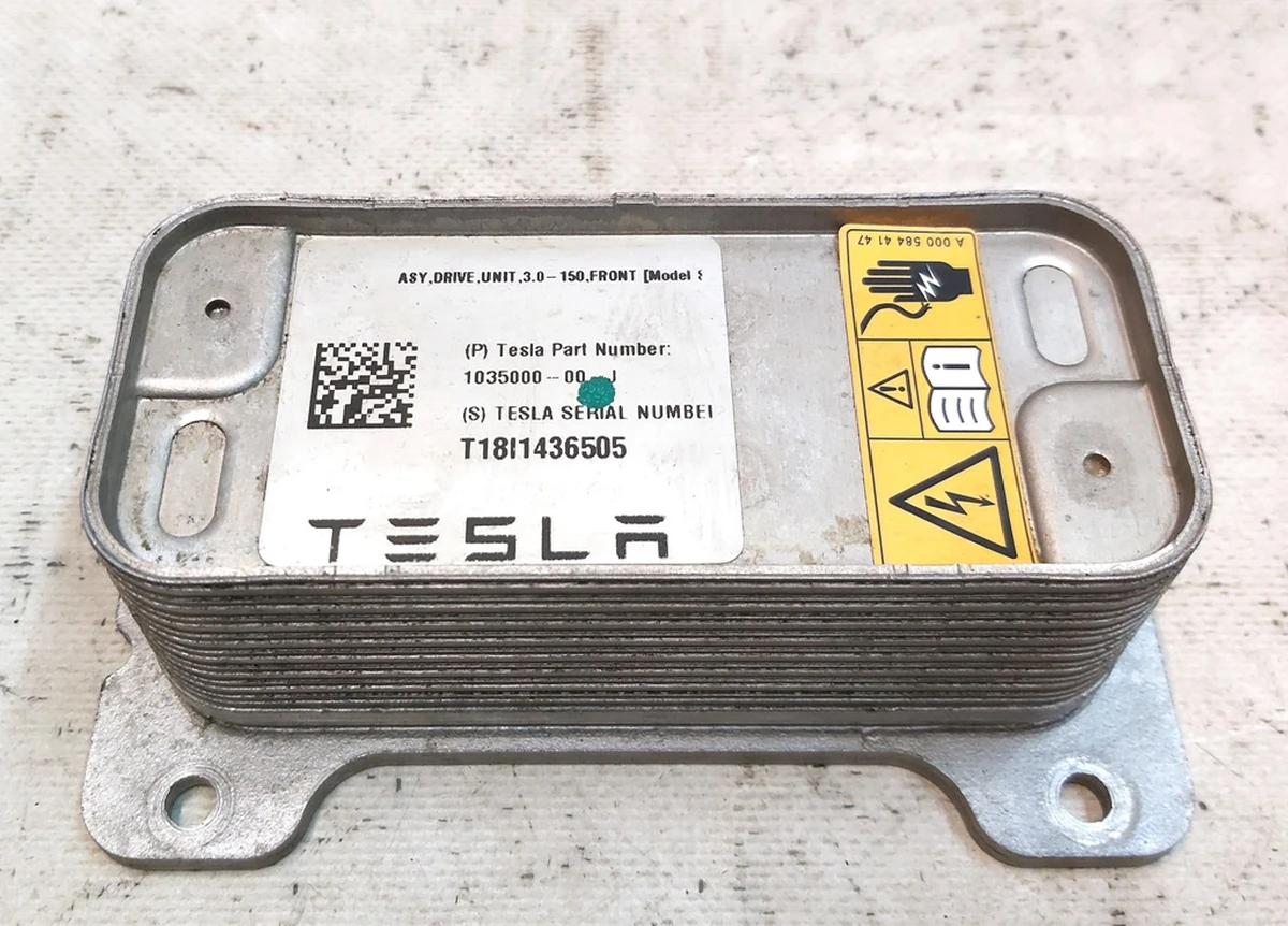 1 Теплообменник/чиллер (CHILLER) мотора переднего без кронштейна Tesla model S REST 1035000-00-E