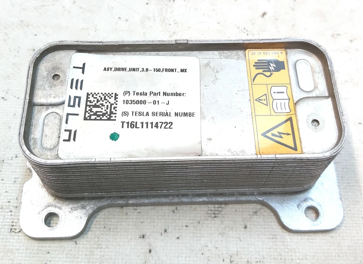 1 Теплообмінник переднього мотора без кронштейна Tesla model X 1035000-01-J