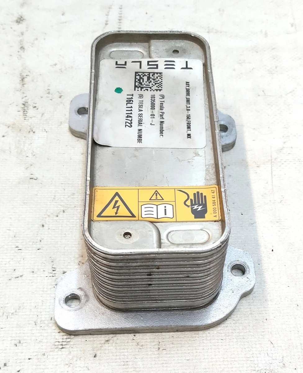 1 Теплообмінник переднього мотора без кронштейна Tesla model X 1035000-01-J