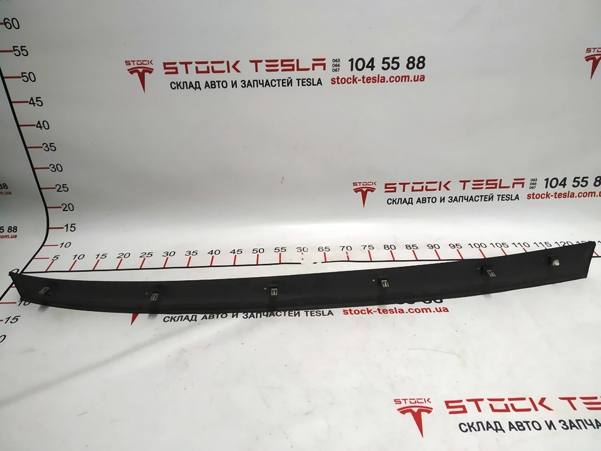 7 DOOR CLADDING ASY - FR, RH Tesla model X 1035202-00-D