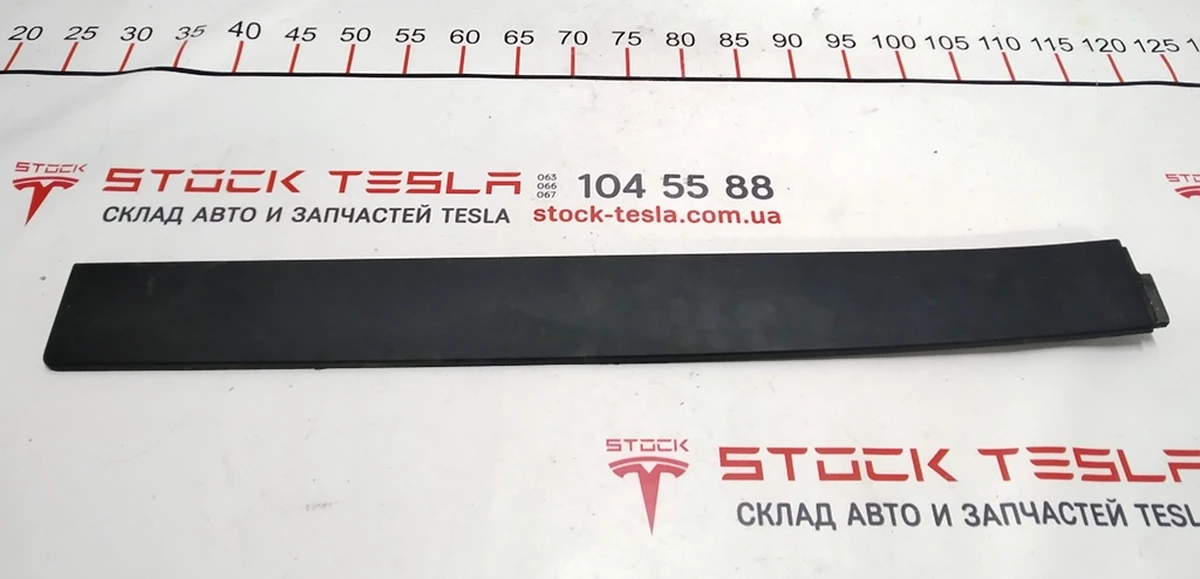 3 Door trim rear left outer lower without sensor Tesla model X 1035203-00-E