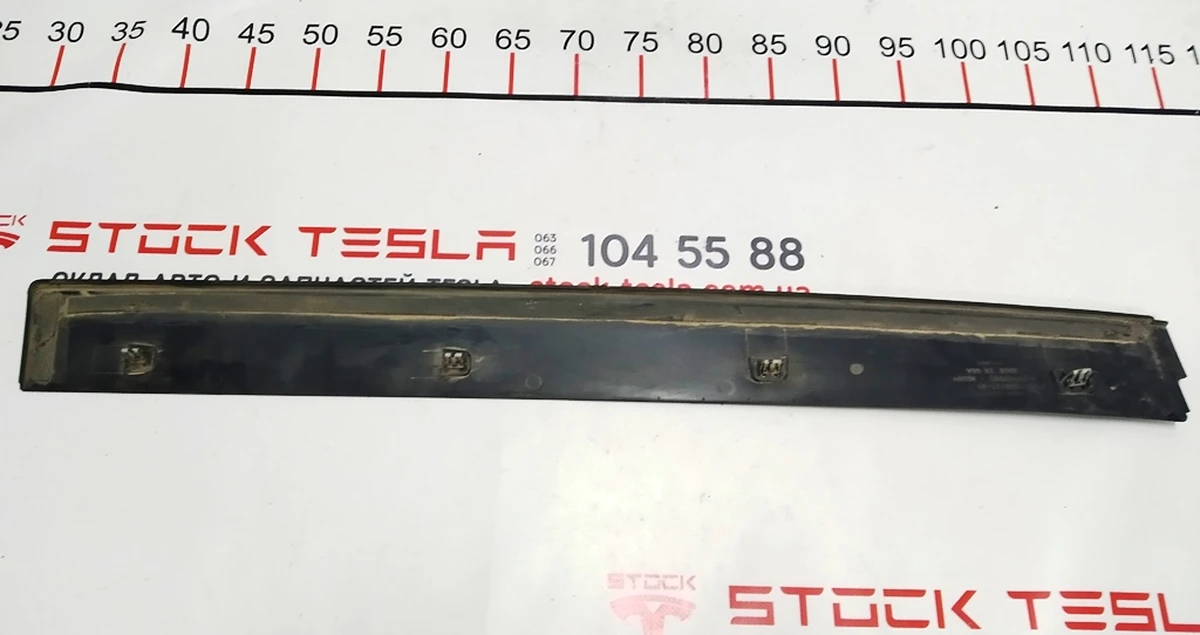 3 Door trim rear left outer lower without sensor Tesla model X 1035203-00-E