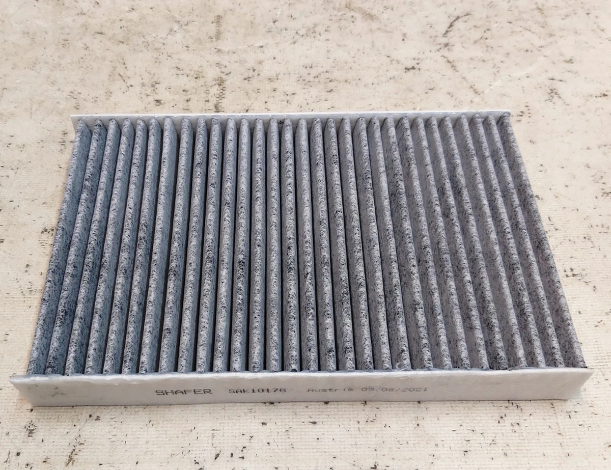 3 Фільтр салону вугільний Tesla model S 1035125-00-A