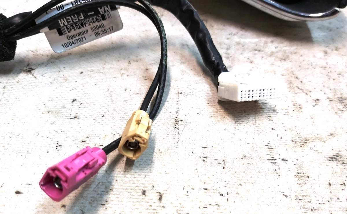 2 Exterior Mirrors, PREM, PWRFLD, domest, RH PMNG Tesla Model X 1035181-00-I