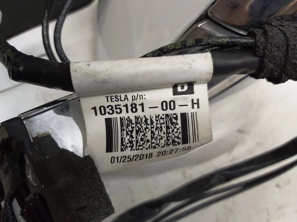 2 EXT MIRROR, PREM, PWRFLD, DOMEST, RH PREMIUM assembly without mirror element Tesla model X 1035181-00-J