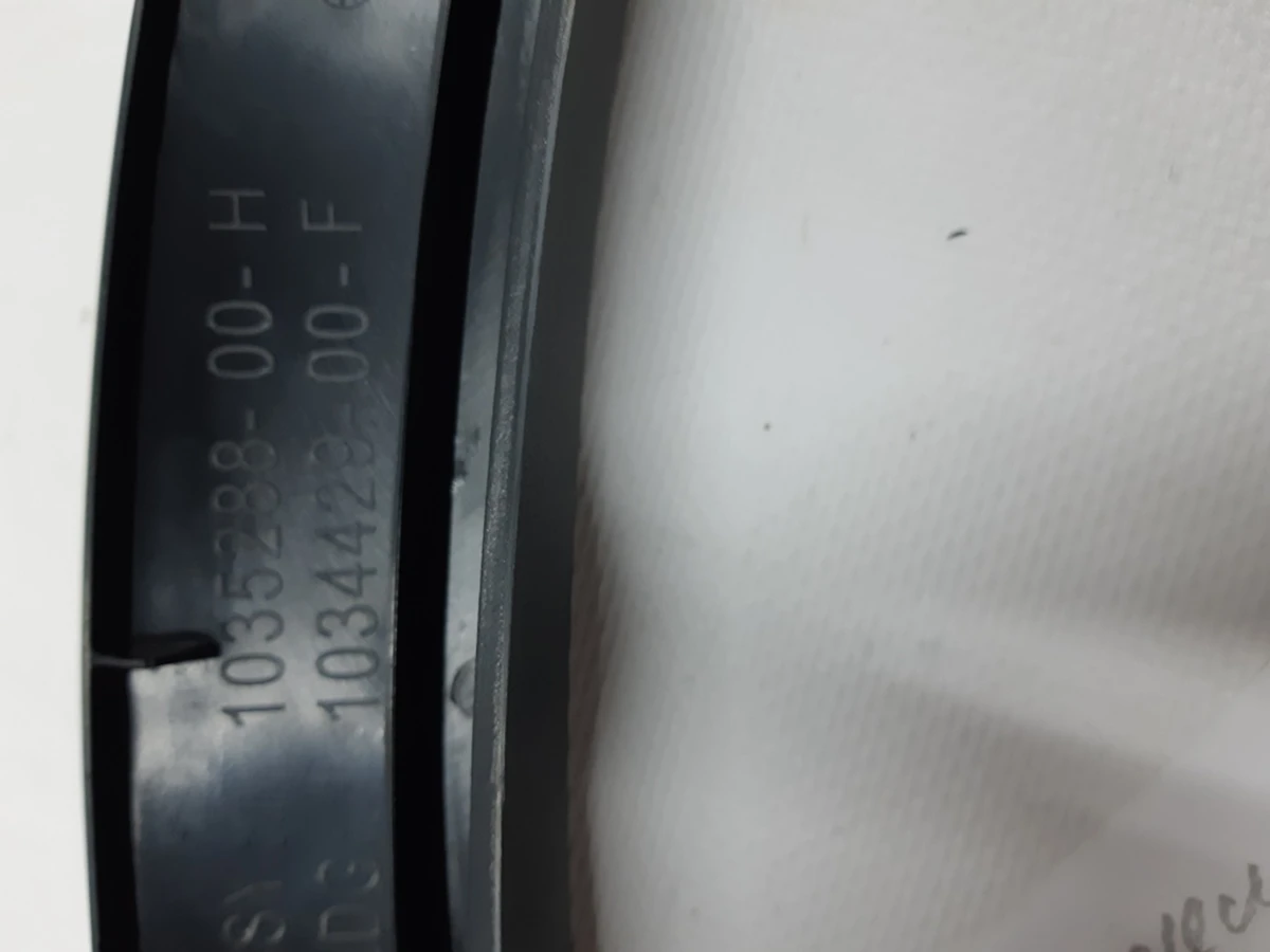 2 Fender pad front right plastic assembly NEW Tesla model X 1035289-00-L