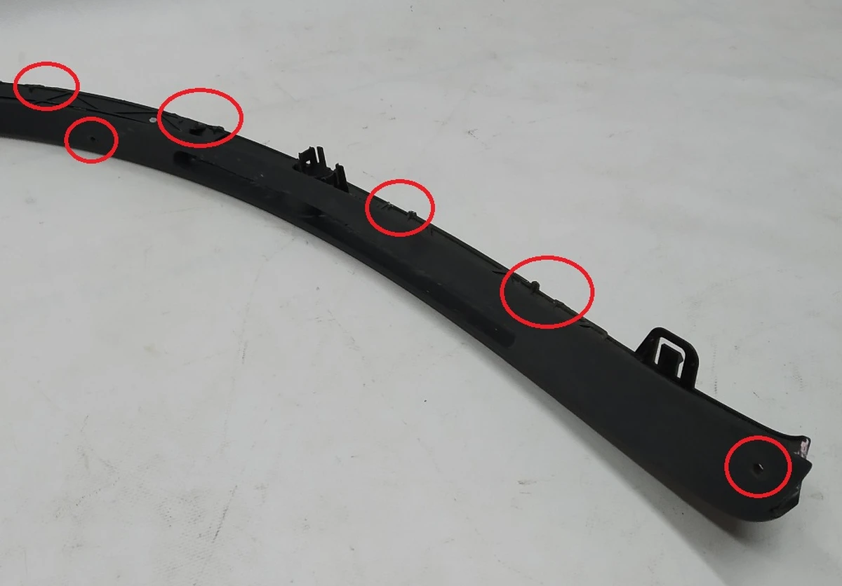 2 Fender pad front left plastic assembly (with damage) Tesla model X 1035288-00-M